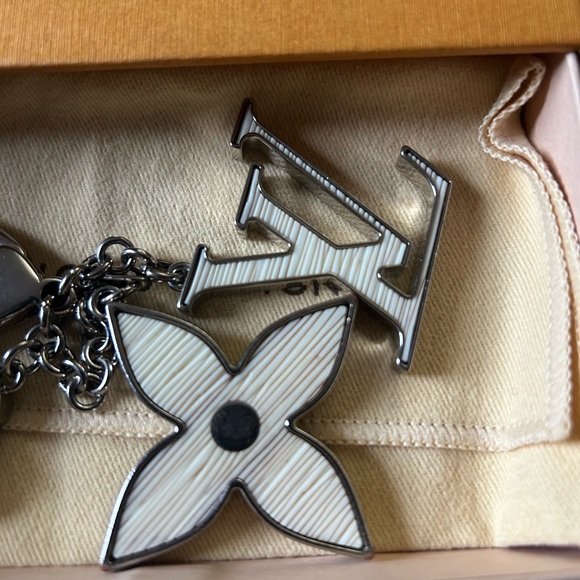 Excellent condition LV Epi bag charm - Picture 5 of 6